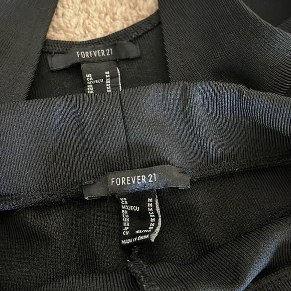 Forever 21 black hook and eye top and short set - Picture 4 of 4